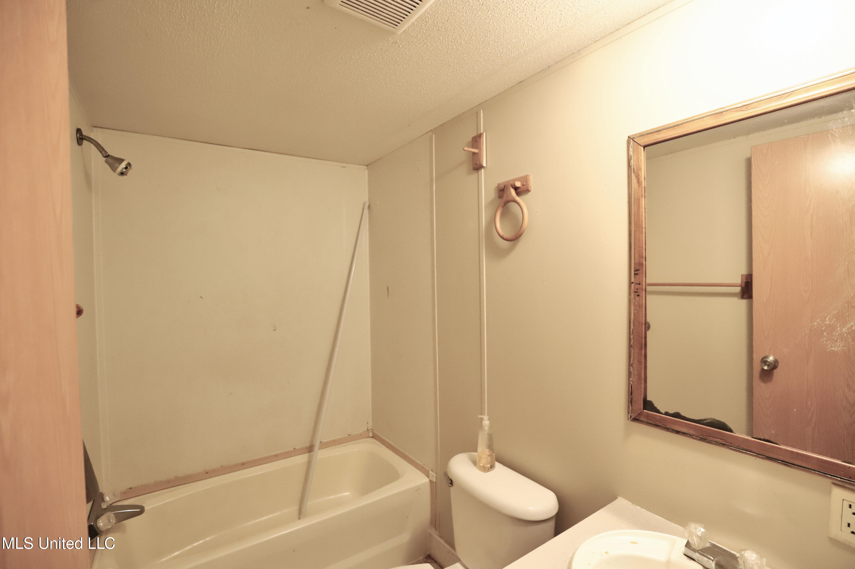 21301 Houston Ladner Road Saucier, MS 39574 - Photo 11 of 31 1 Bathroom