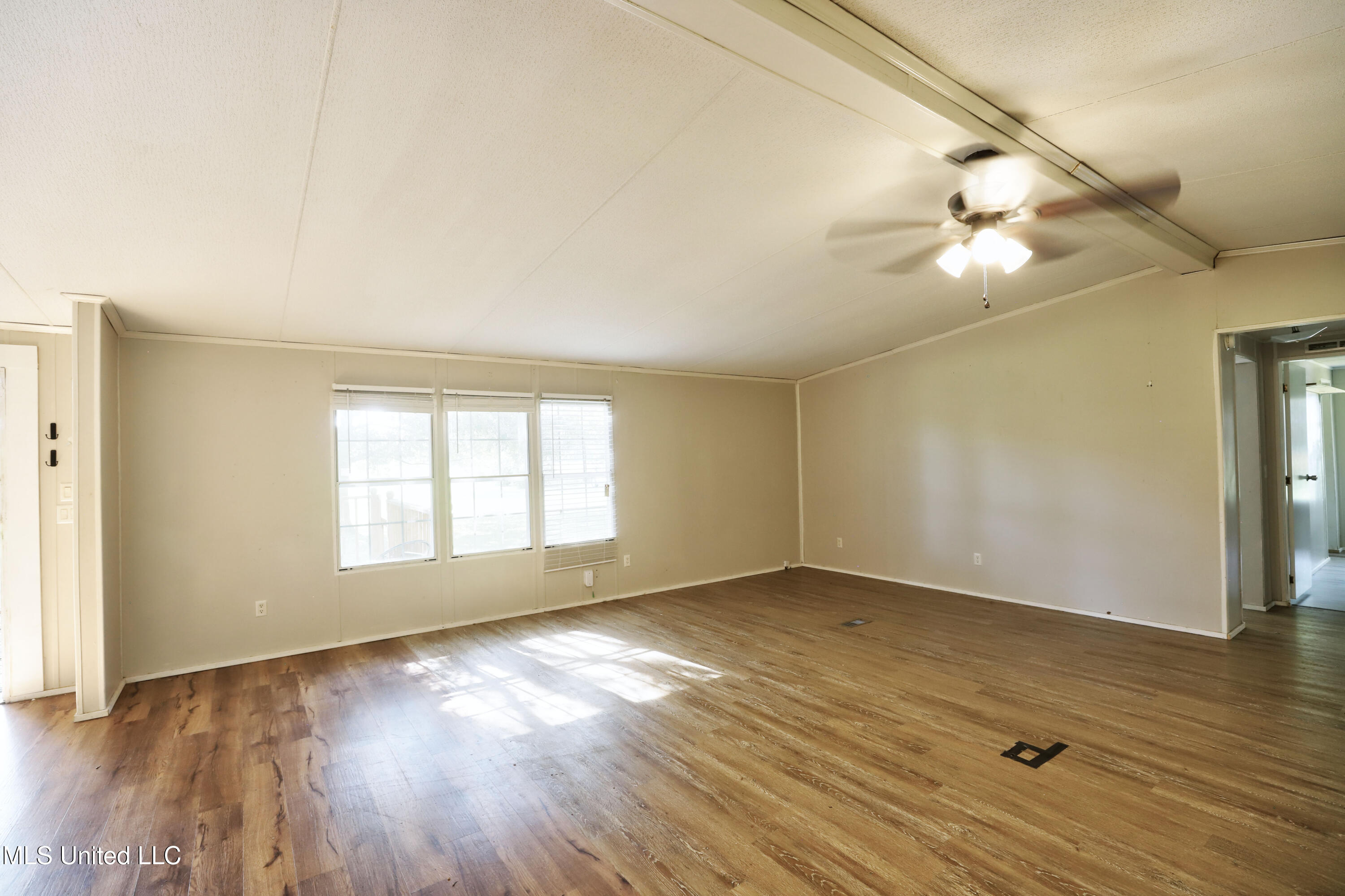 21301 Houston Ladner Road Saucier, MS 39574 - Photo 16 of 31 2 Living Room