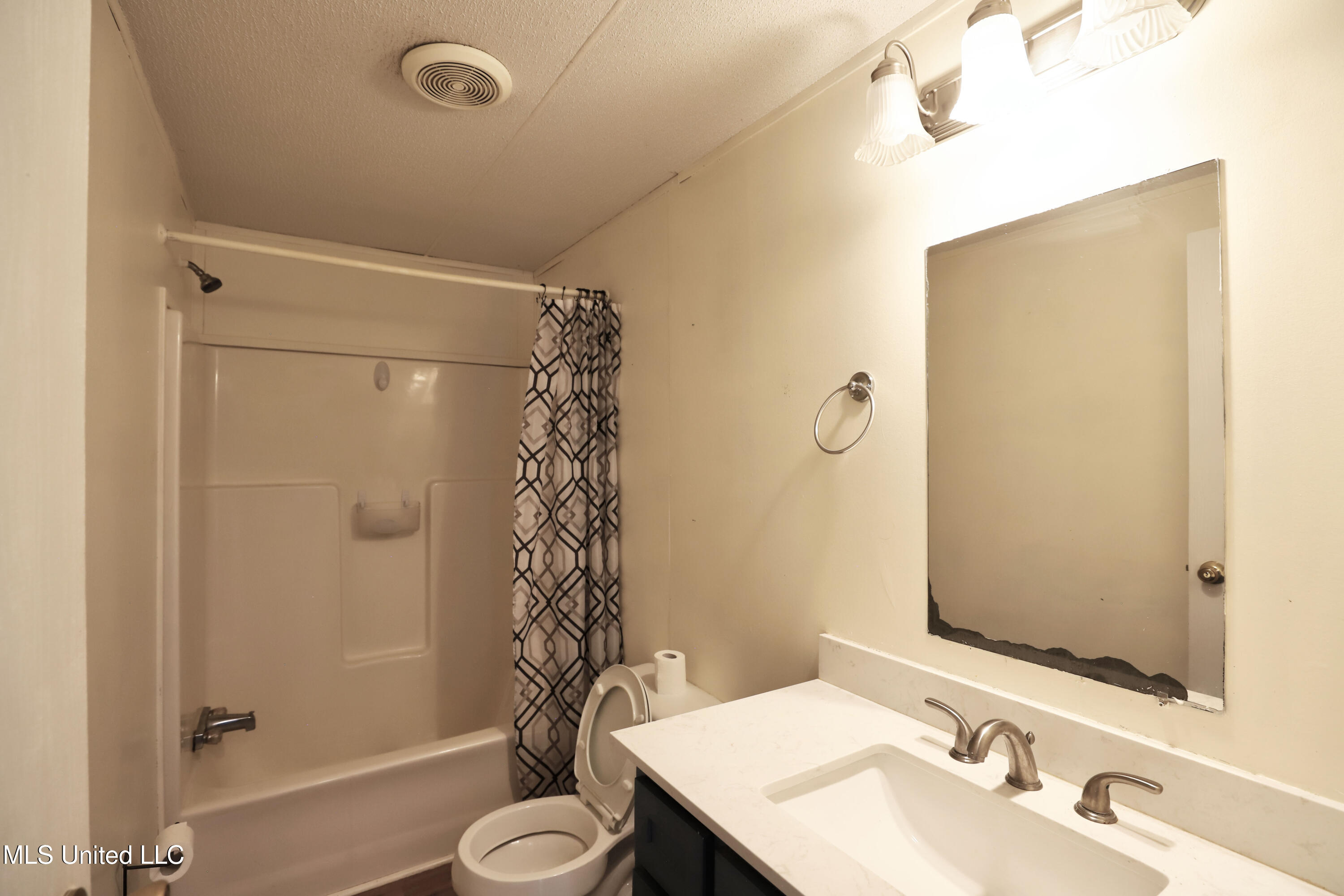 21301 Houston Ladner Road Saucier, MS 39574 - Photo 23 of 31 2 Bathroom