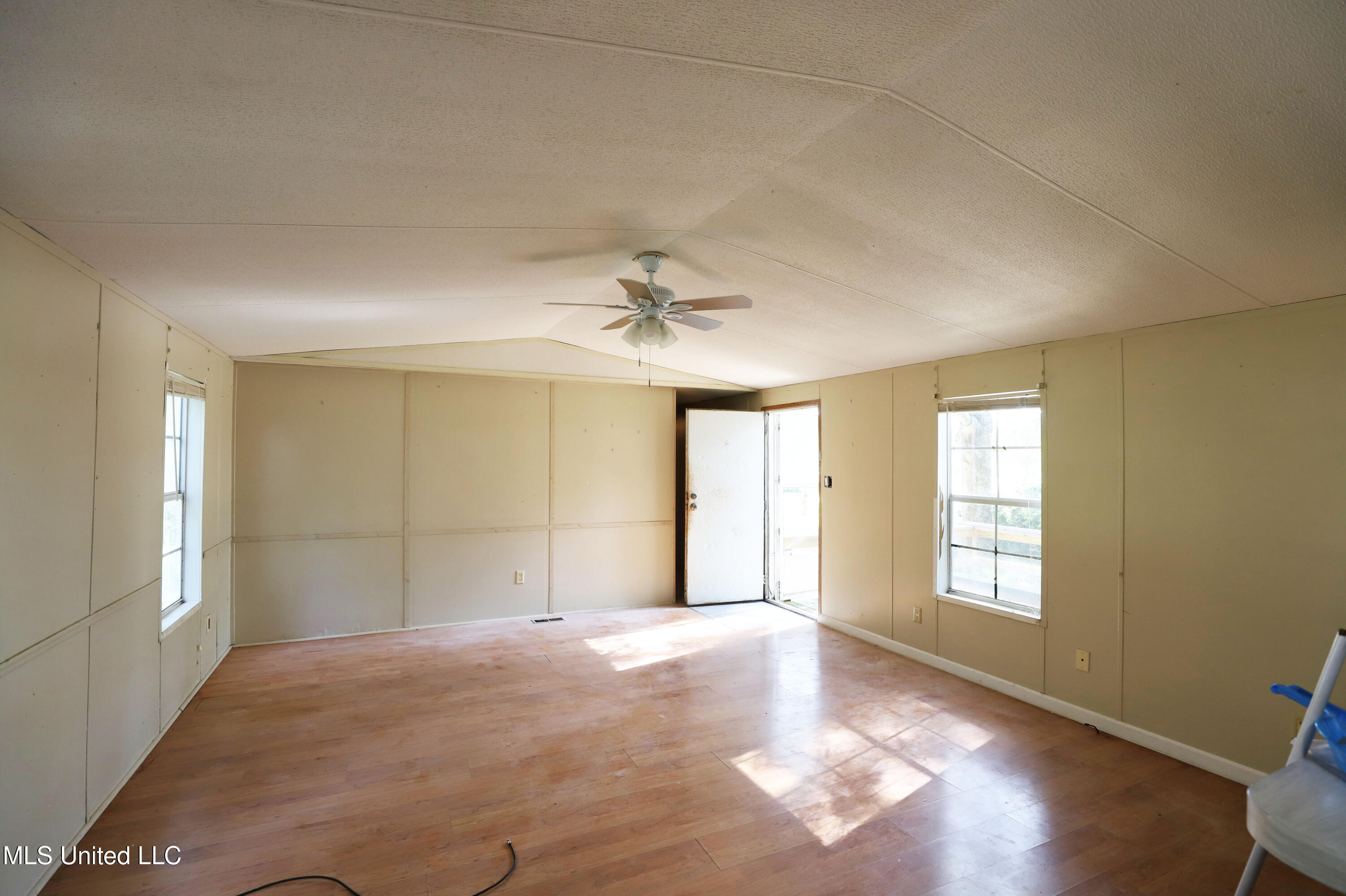 21301 Houston Ladner Road Saucier, MS 39574 - Photo 5 of 31 1 Living Room