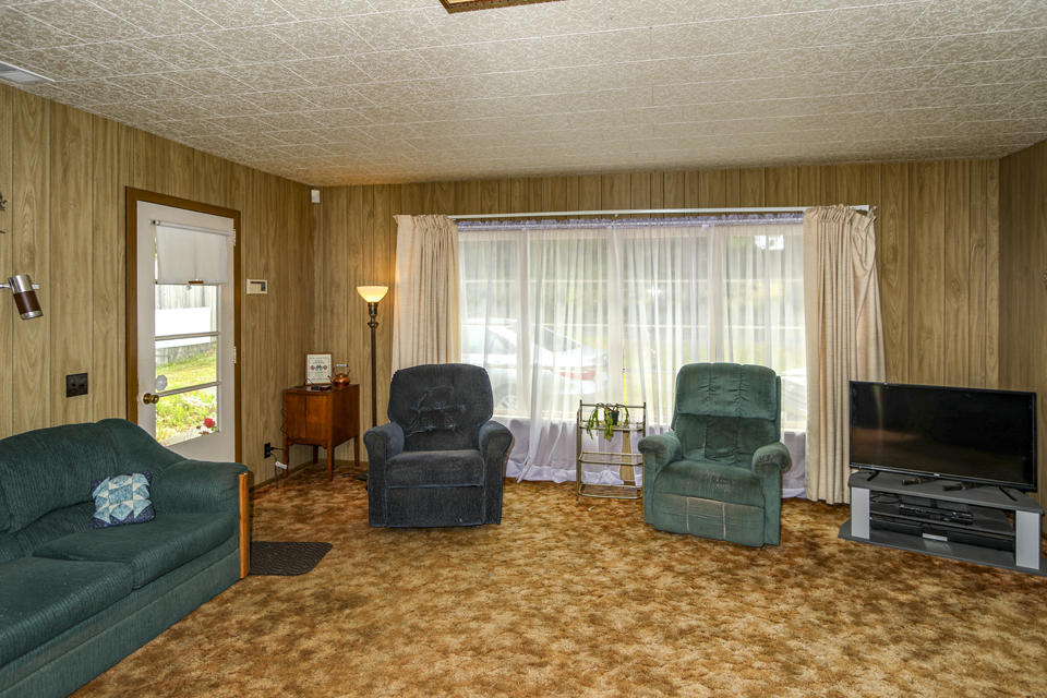 1720 Loop Road Fortuna, CA 95540 - Photo 10 of 51 08 Living Room