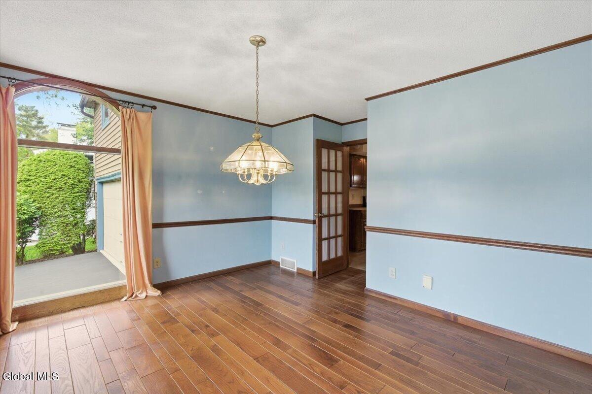 908 Mohegan Road Niskayuna, NY 12309 - Photo 15 of 40 22-016_MW2_0443