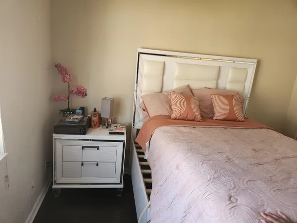 $1,050 | 0 United Street, West Palm Beach, FL 33411