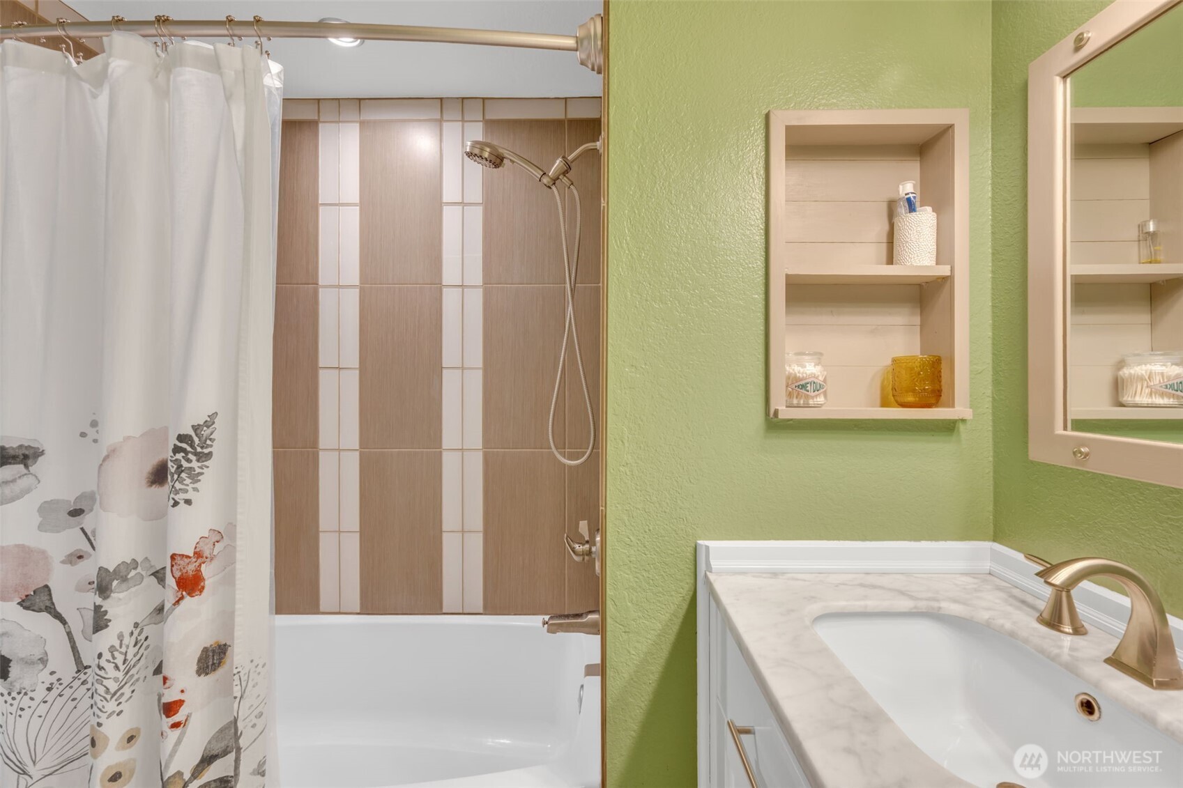 4231 Northeast 5th Street, Unit E101 Renton, WA 98059 - Photo 20 of 29 a bathroom with a sink and a mirror
