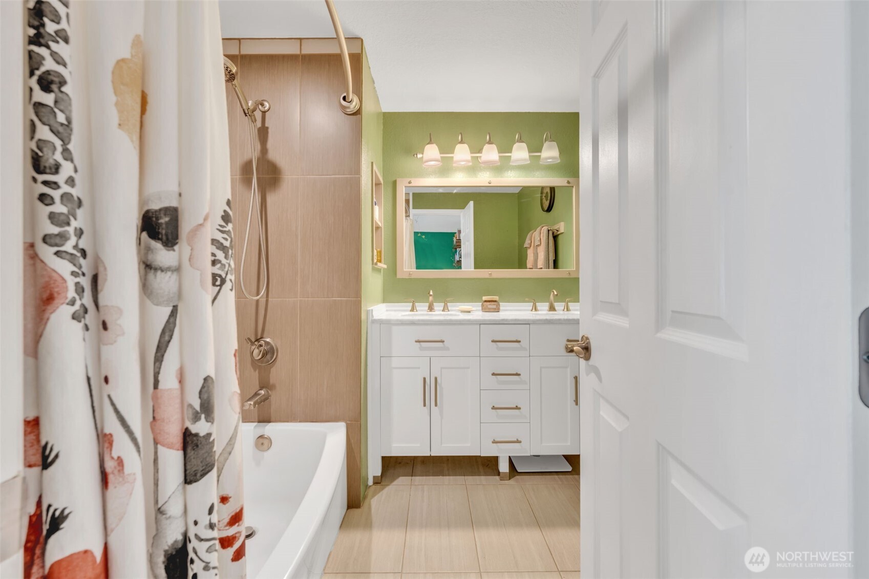 4231 Northeast 5th Street, Unit E101 Renton, WA 98059 - Photo 4 of 29 a bathroom with a bathtub sink and mirror