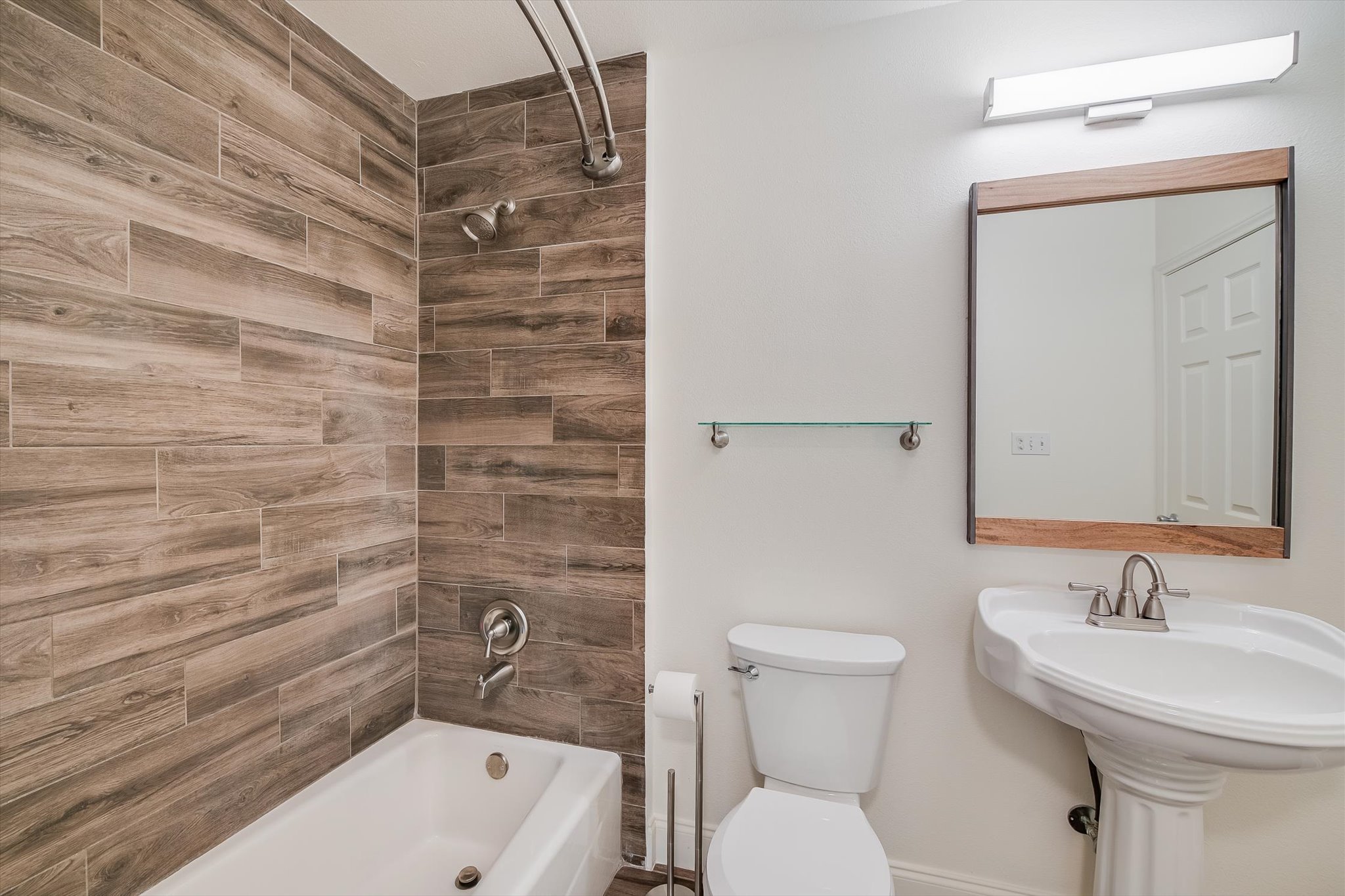 302 Lago Verde Road Lakeway, TX 78734 - Photo 15 of 21 Bathroom featuring shower / bathtub combination and toilet
