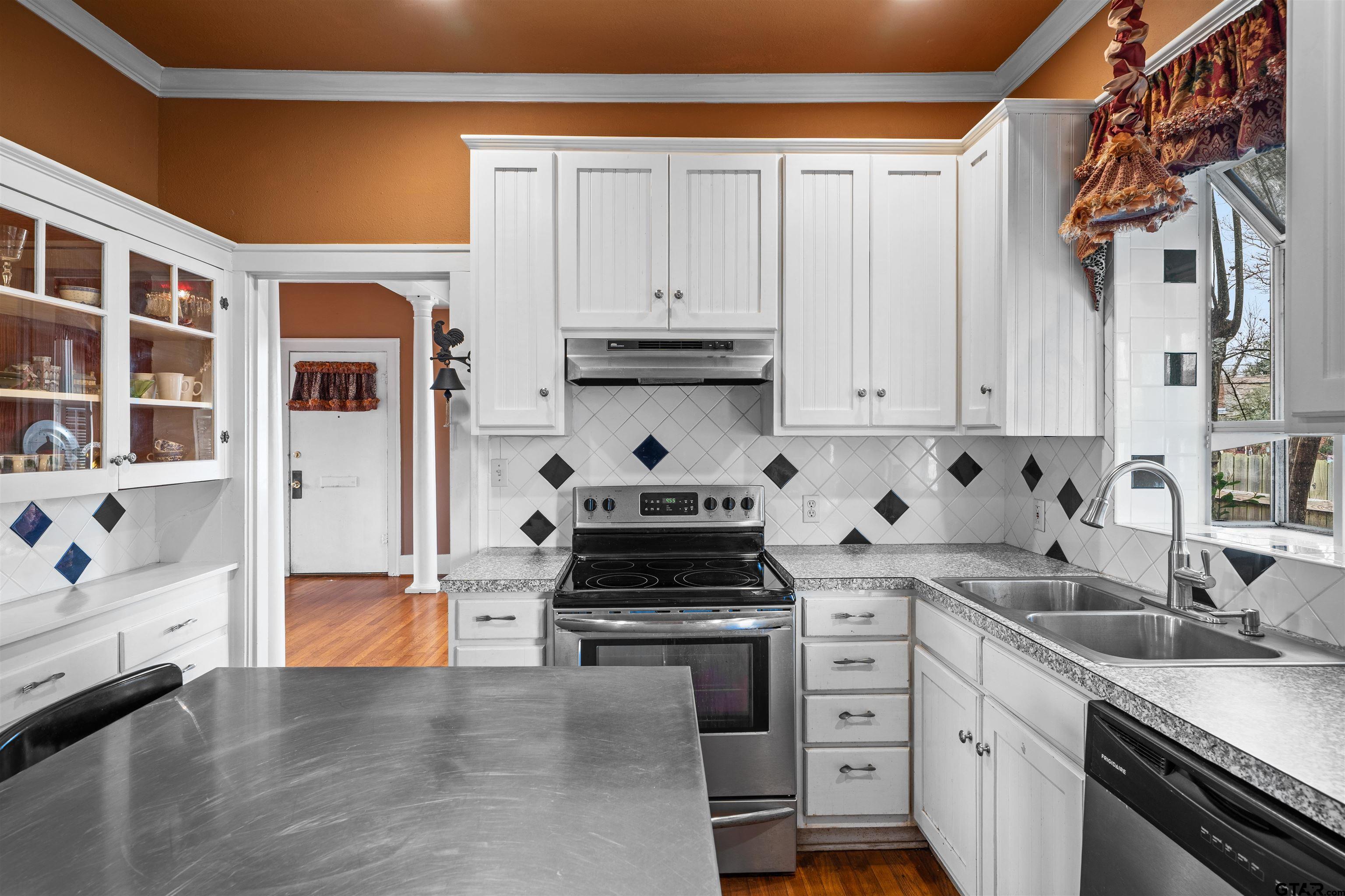 315 Mockingbird Lane Tyler, TX 75701 - Photo 14 of 33 a kitchen with cabinets appliances and a window