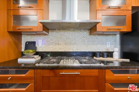 $1,299,000 | 107 North Swall Drive, Unit 303, Los Angeles, CA 90048