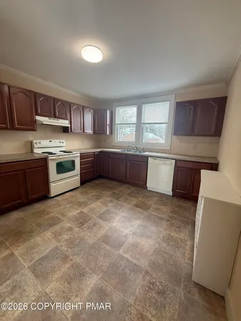 $1,925 | 1148 West Main Street, Unit 201, Stroudsburg, PA 18360