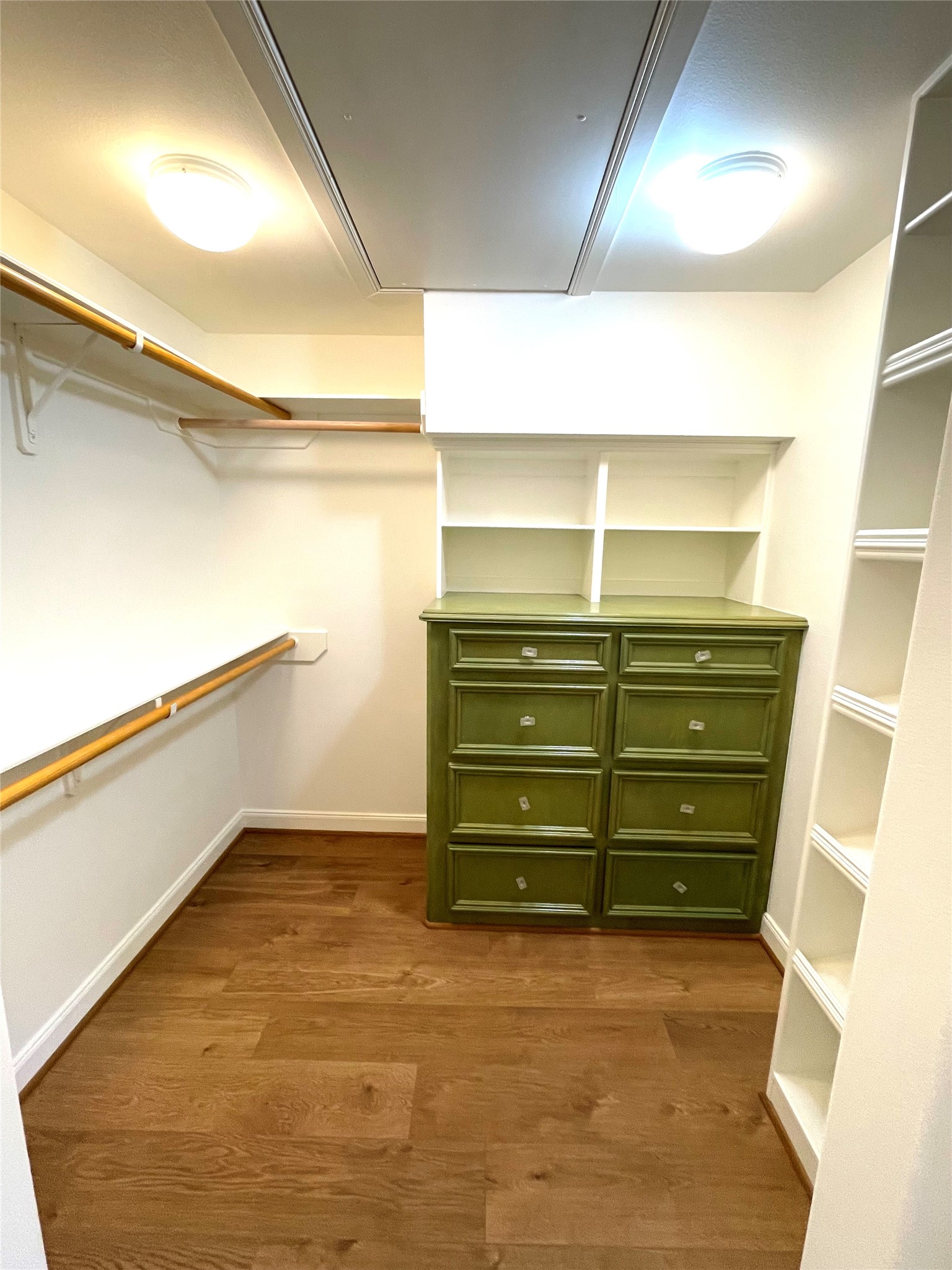 4334 Jefferson Street Houston, TX 77023 - Photo 14 of 31 a view of walk in closet