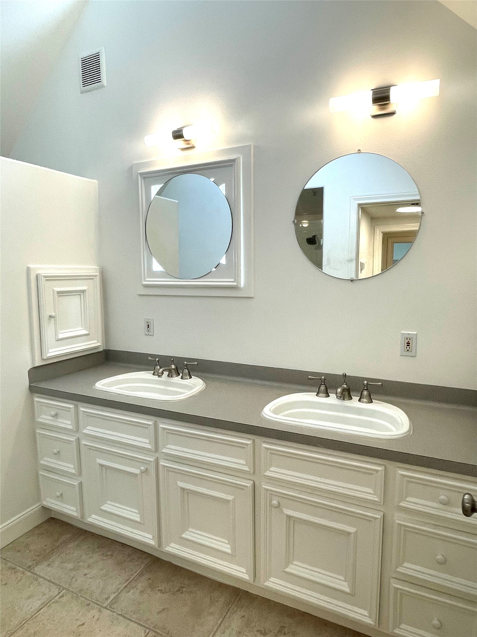 4334 Jefferson Street Houston, TX 77023 - Photo 15 of 31 a bathroom with a sink and a mirror