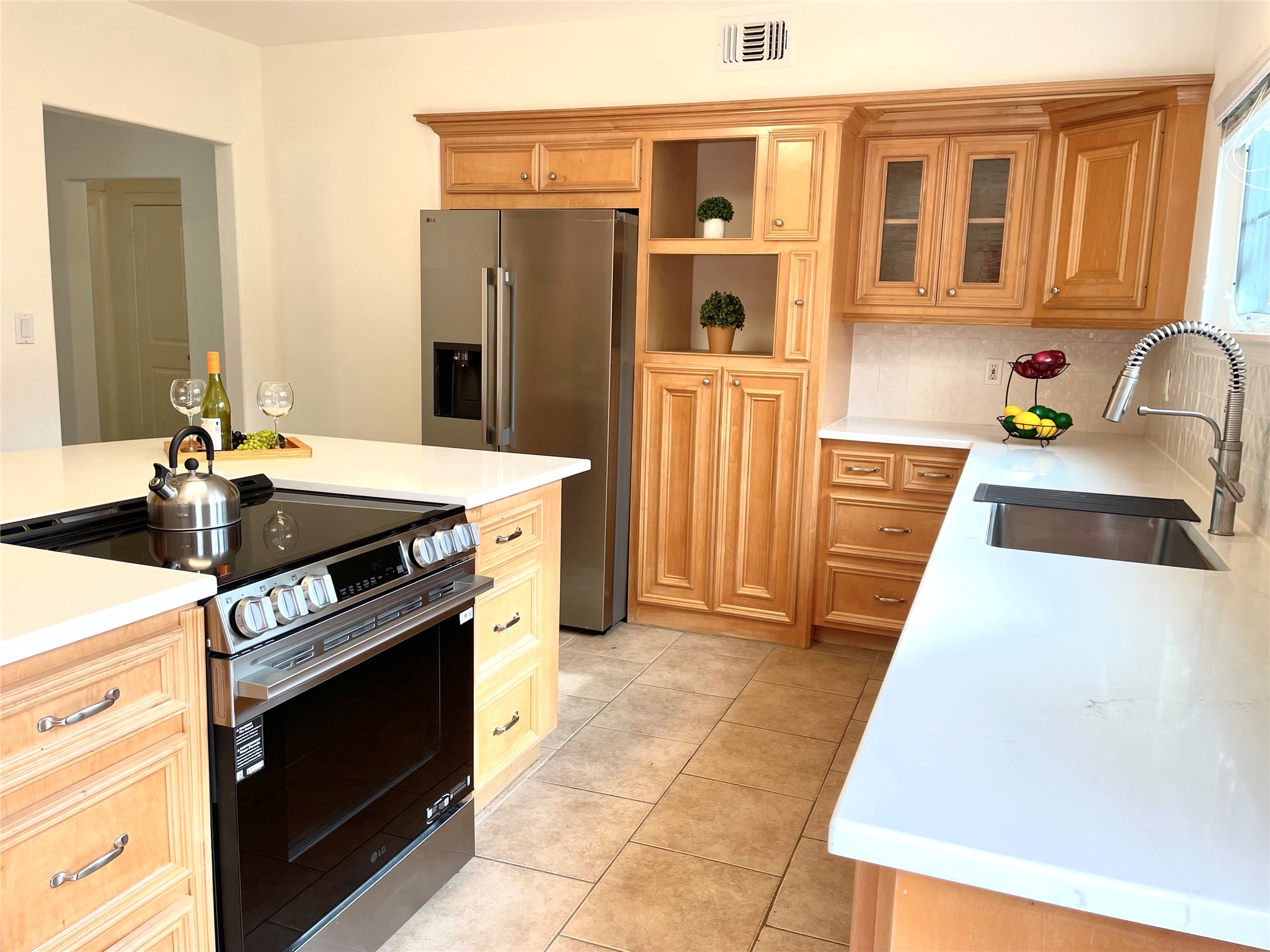 4334 Jefferson Street Houston, TX 77023 - Photo 2 of 31 a kitchen that has a stove and a refrigerator