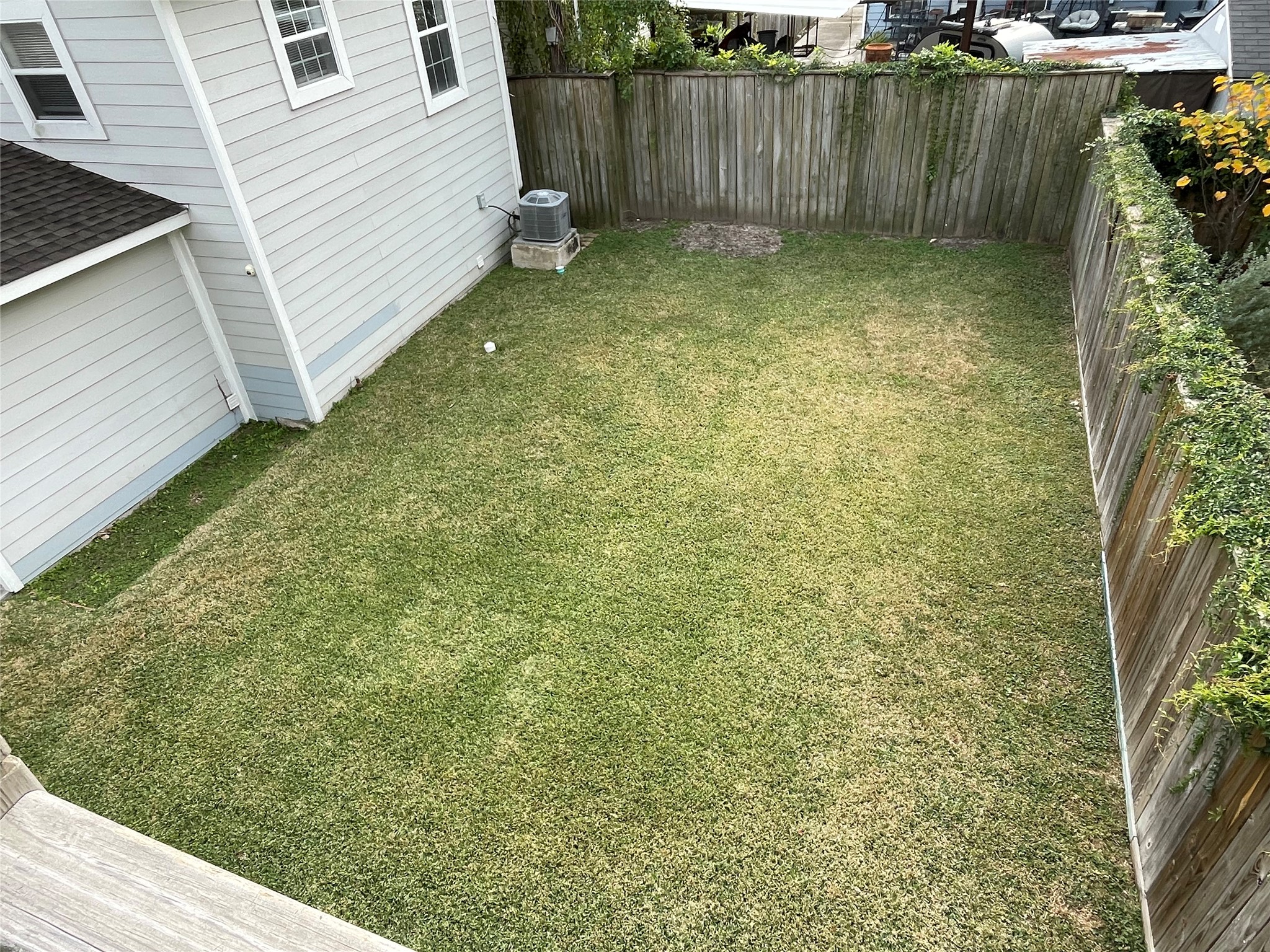 4334 Jefferson Street Houston, TX 77023 - Photo 4 of 31 a view of a backyard