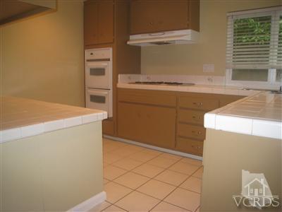 2958 Racine Street Simi Valley, CA 93065 - Photo 4 of 10 a utility room with washer and dryer