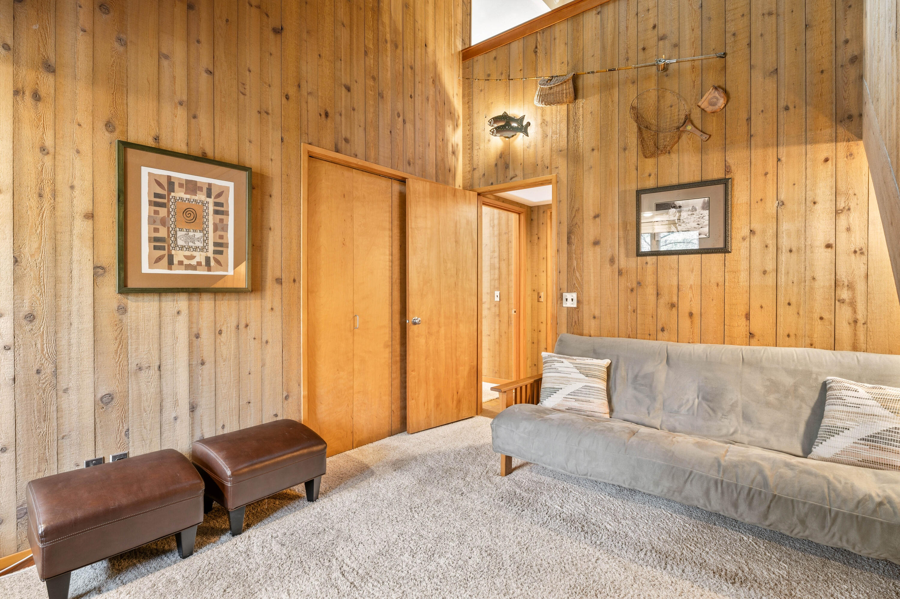 17866 Grouse Lane, Unit 3 Sunriver, OR 97707 - Photo 27 of 61 a living room with furniture and a couch