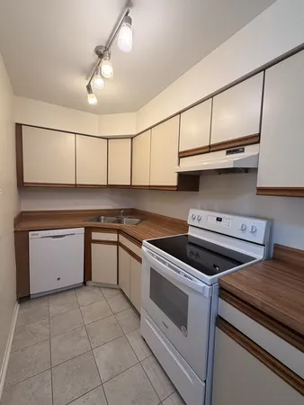 $1,400 | 1950 Cherry Lane, Unit 316, Northbrook, IL 60062
