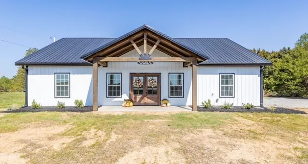 $479,000 | 2404 Summer Oaks Circle, Summertown, TN 38483