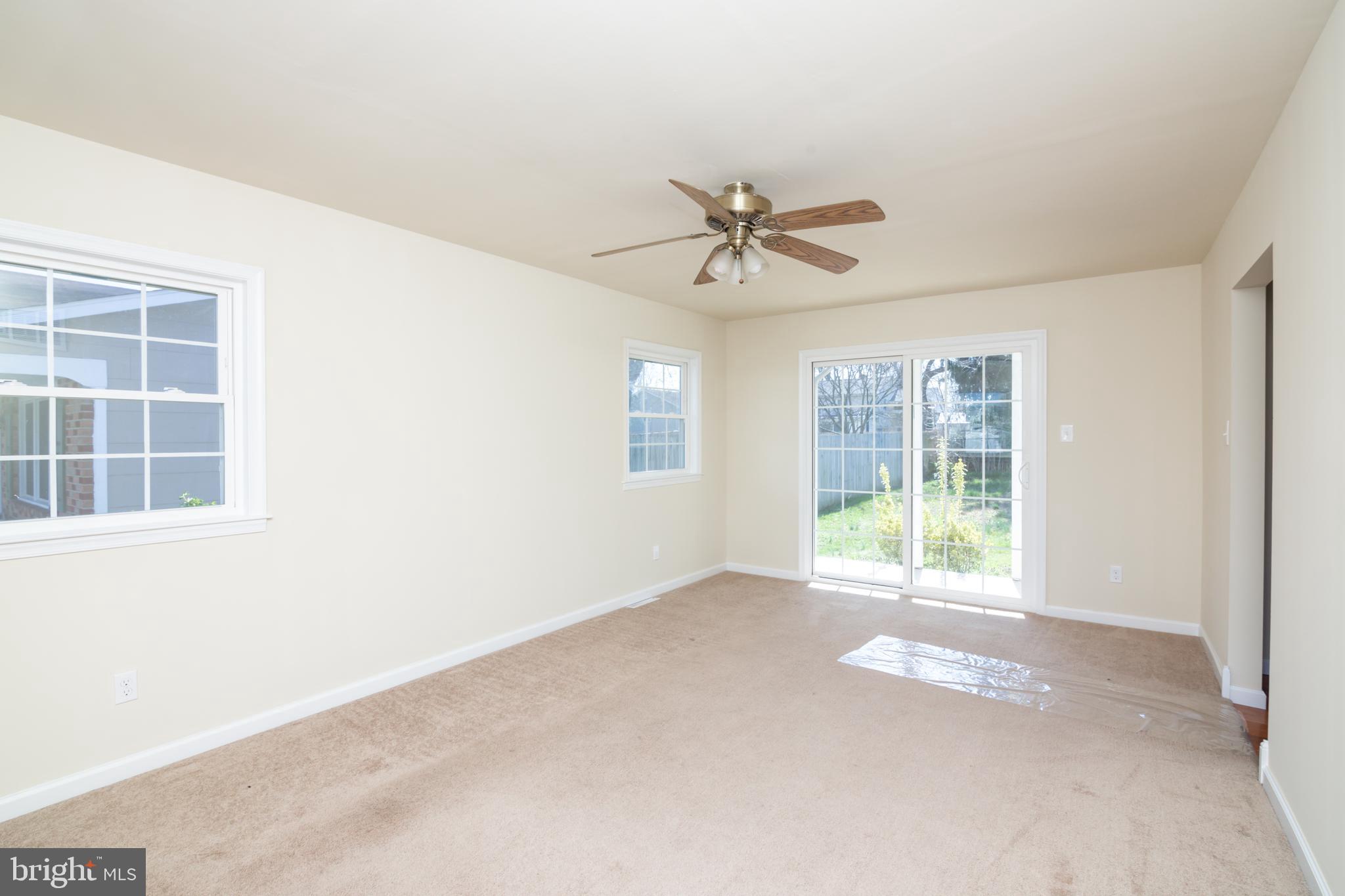 1003 Richfield Road Newark, DE 19713 - Photo 11 of 30 Family room and sliding glass door to patio