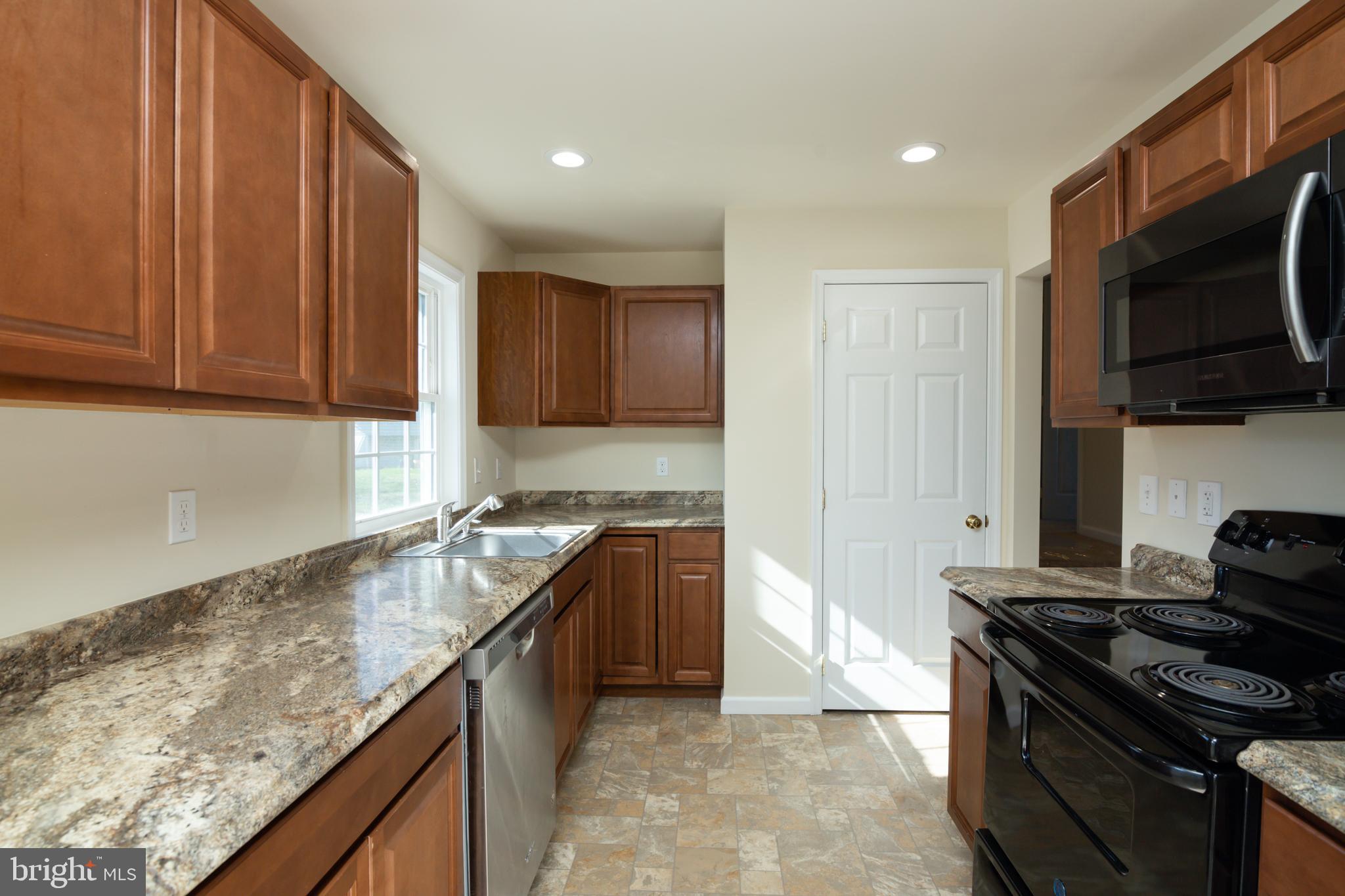 1003 Richfield Road Newark, DE 19713 - Photo 16 of 30 Kitchen view with appliances