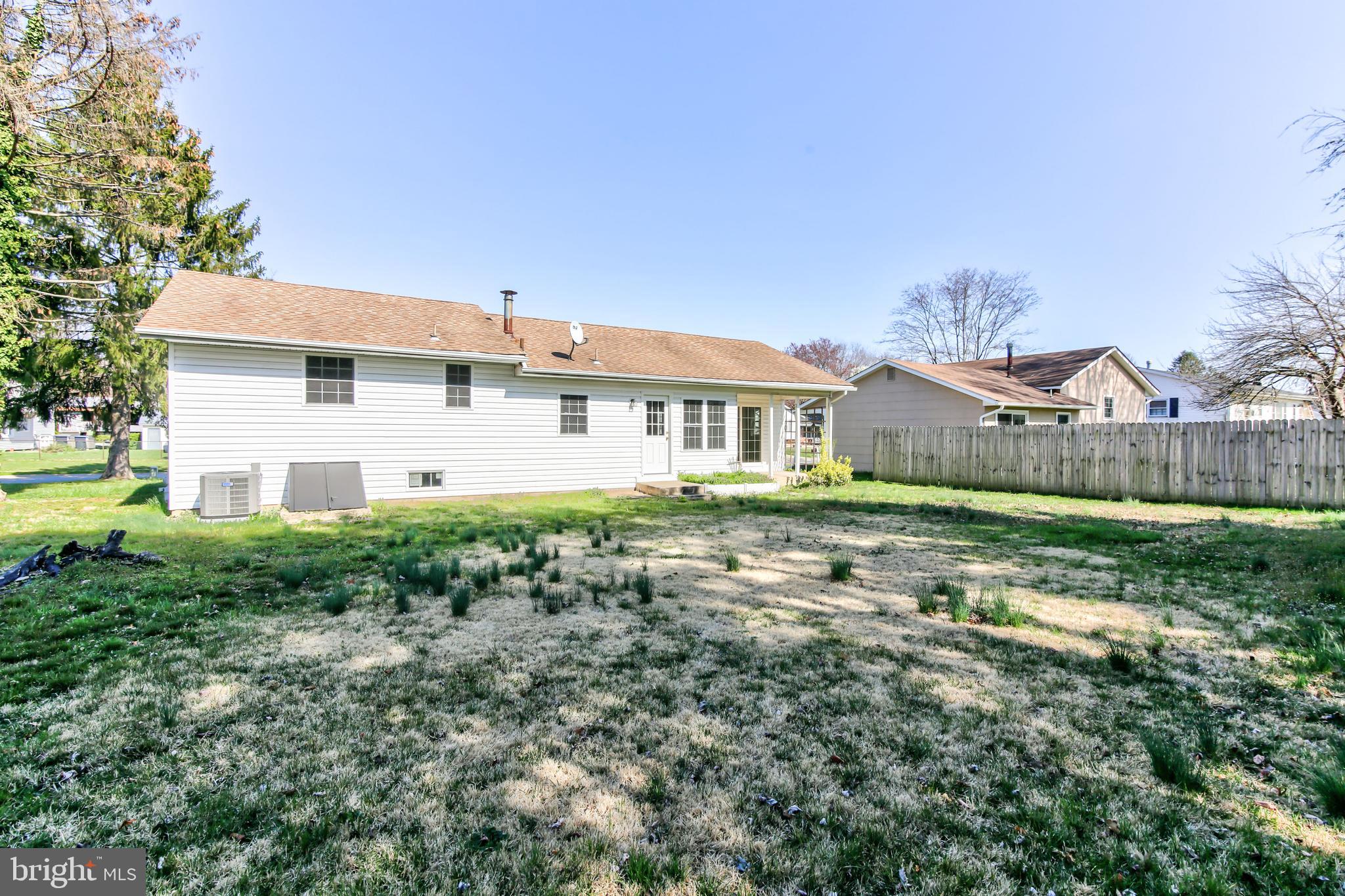 1003 Richfield Road Newark, DE 19713 - Photo 3 of 30 Back view with spacious yard