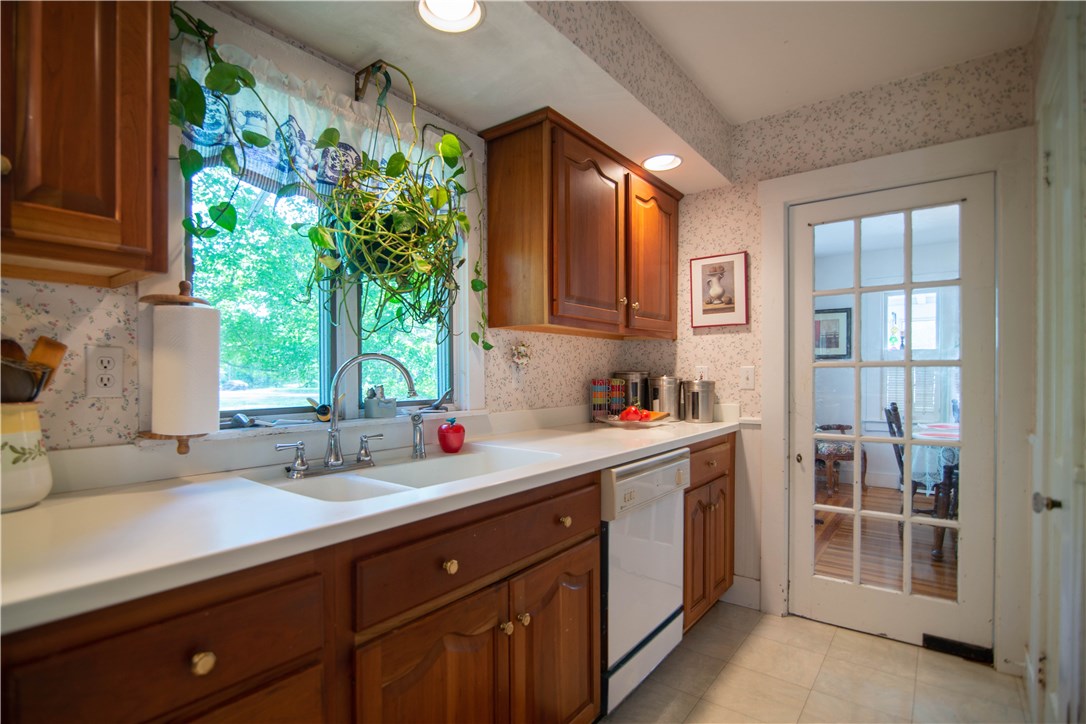327 New Meadow Road Barrington, RI 02806 - Photo 10 of 26 Gallery Image 10