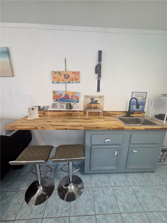 302 Broadway Street Fulton, TX 78382 - Photo 27 of 38 a living room with a couch and potted plant