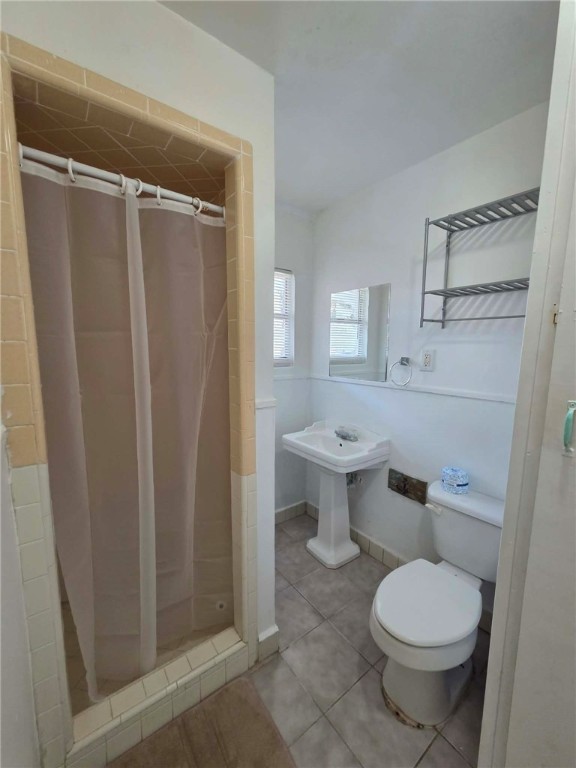 302 Broadway Street Fulton, TX 78382 - Photo 34 of 38 a bathroom with a toilet a sink and shower