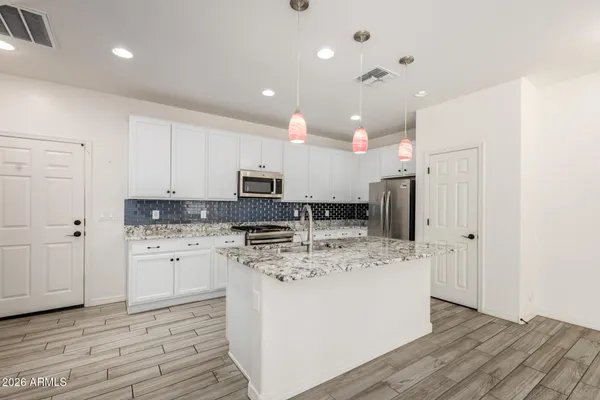 $2,395 | 1712 South 82nd Place, Mesa, AZ 85209