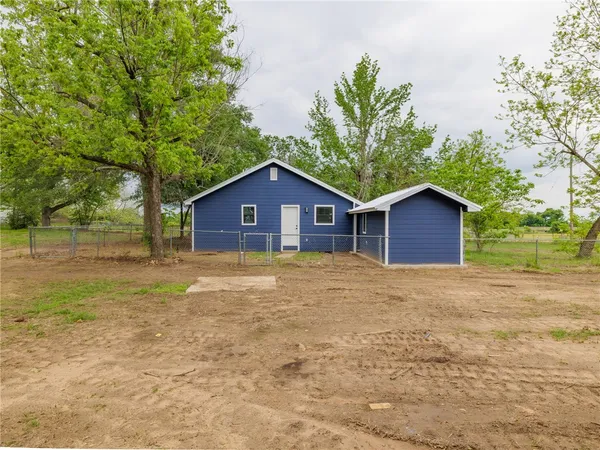 $1,500 | 202 North Arendell, Gause, TX 77857
