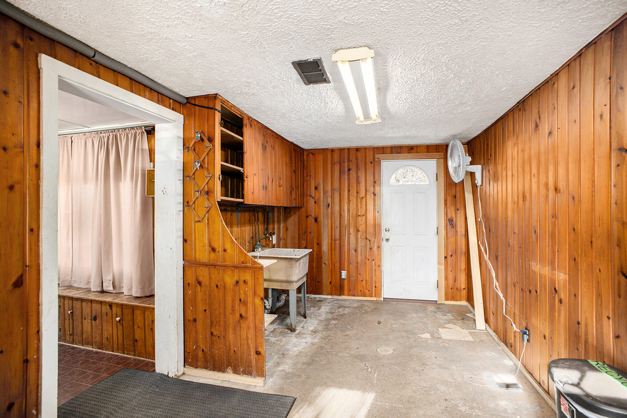 2015 Forest Road Lansing, MI 48910 - Photo 19 of 50 Mud Room/ Laundry Room