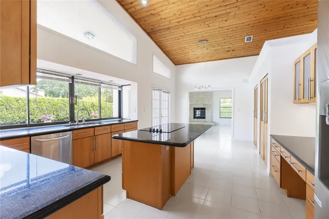 $7,900 | 13945 Southwest 107th Court, Miami, FL 33176