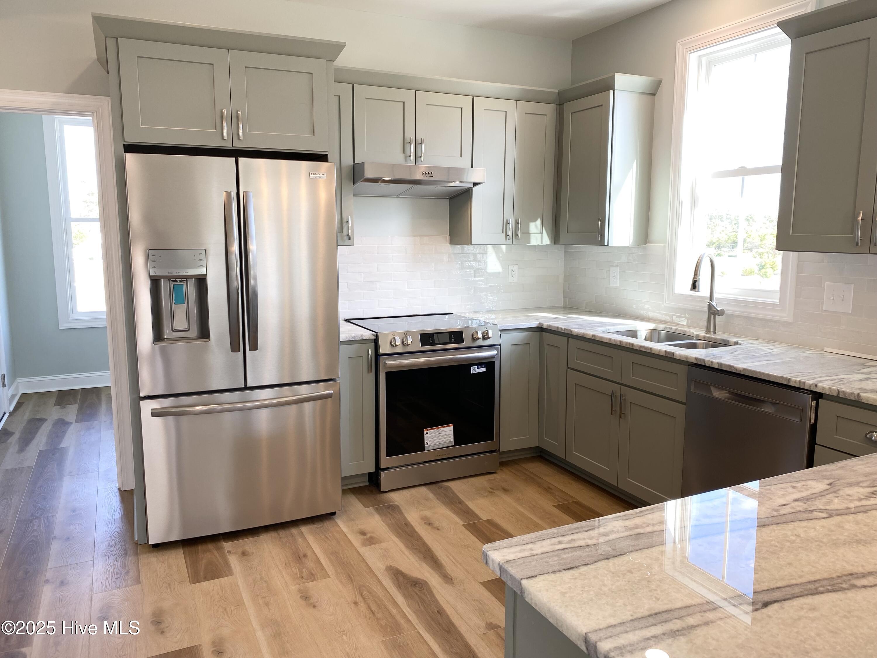 111 Jade Street Beaufort, NC 28516 - Photo 25 of 72 Tile backsplach