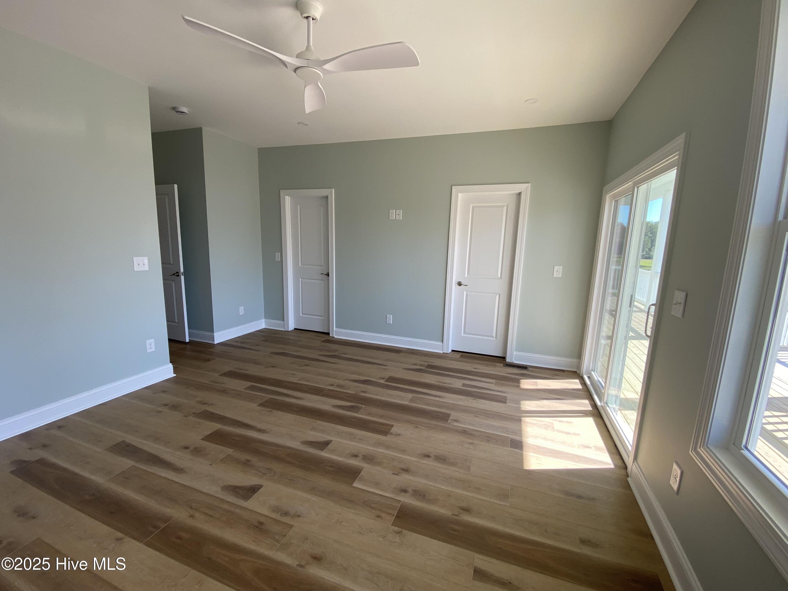 111 Jade Street Beaufort, NC 28516 - Photo 34 of 72 Main level primary suite