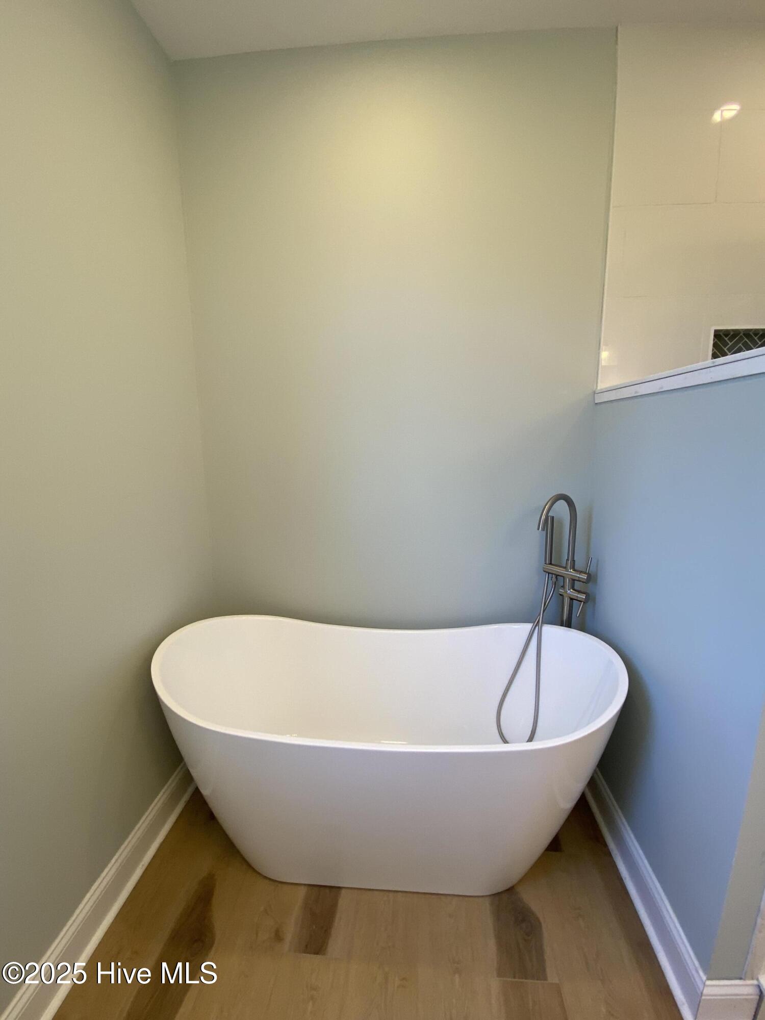 111 Jade Street Beaufort, NC 28516 - Photo 38 of 72 Free standing tub