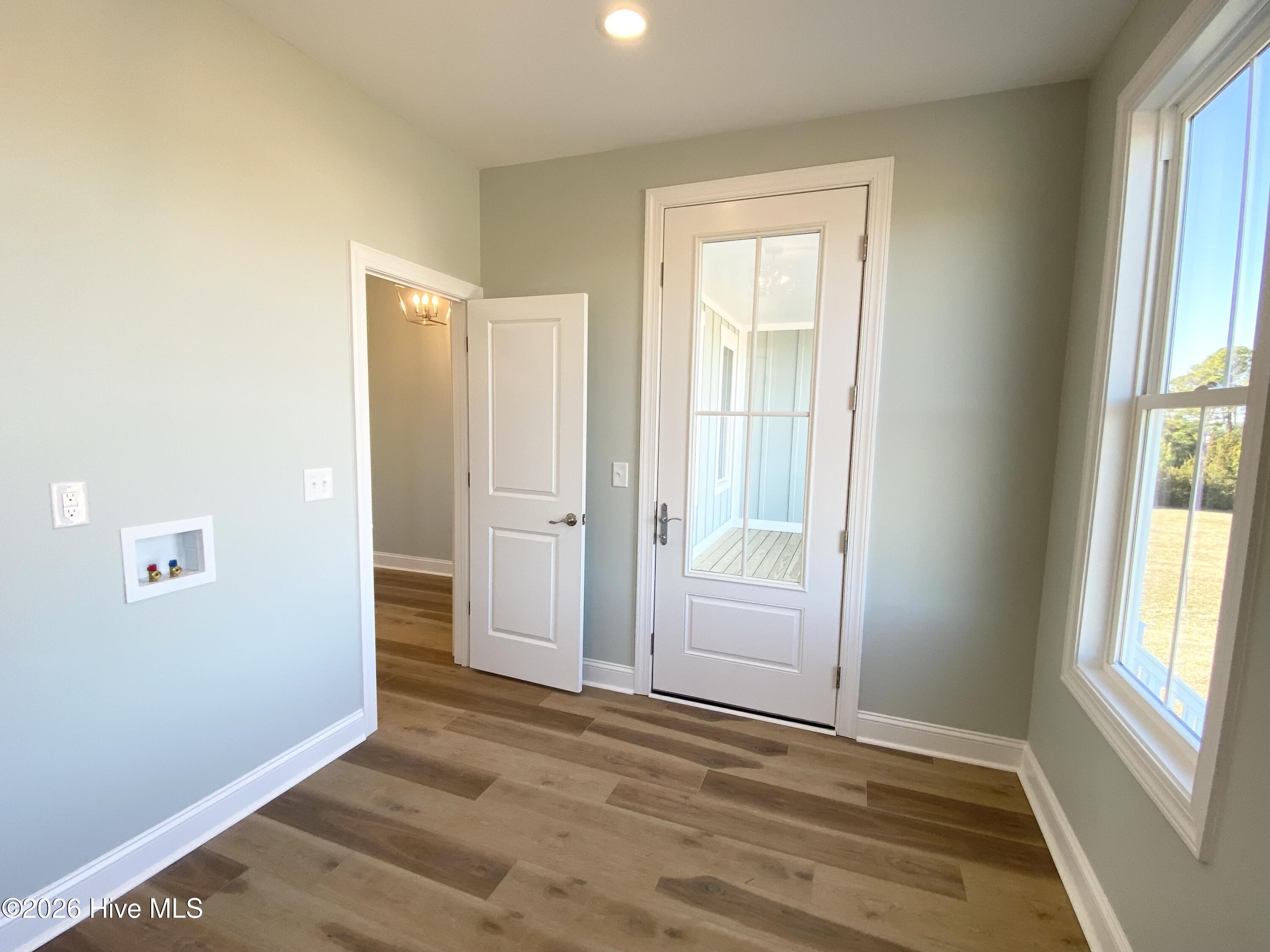 111 Jade Street Beaufort, NC 28516 - Photo 7 of 72 Laundry door to porch