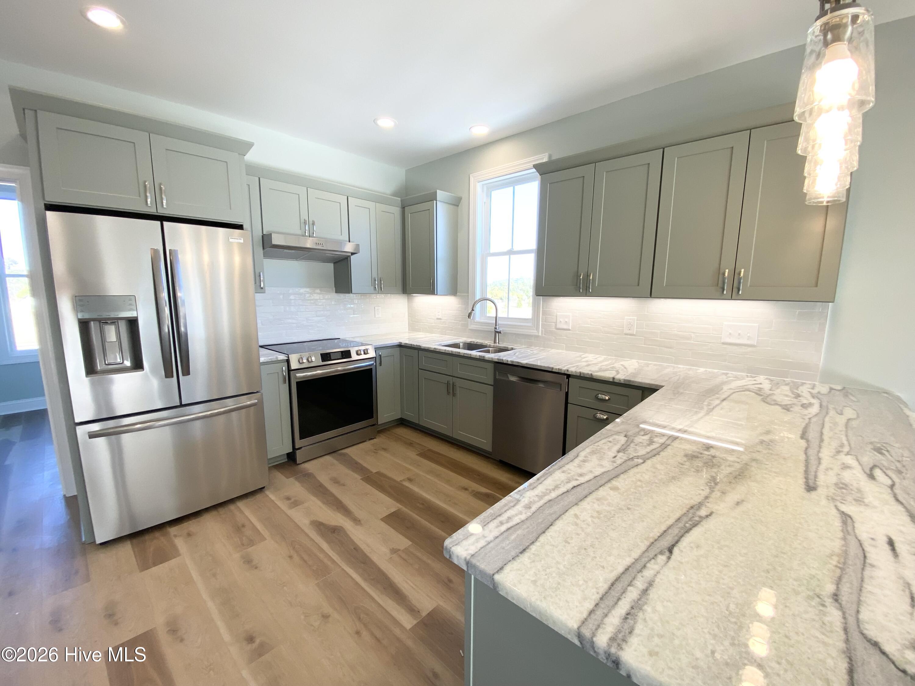 111 Jade Street Beaufort, NC 28516 - Photo 9 of 72 Spacious kitchen