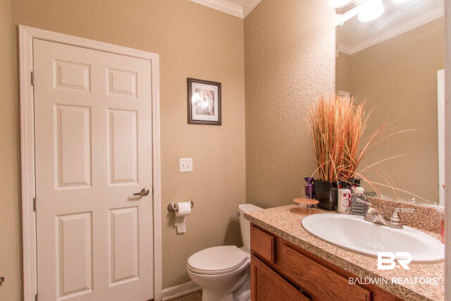 5721 Erhard Drive Mobile, AL 36618 - Photo 15 of 23 Guest Bathroom