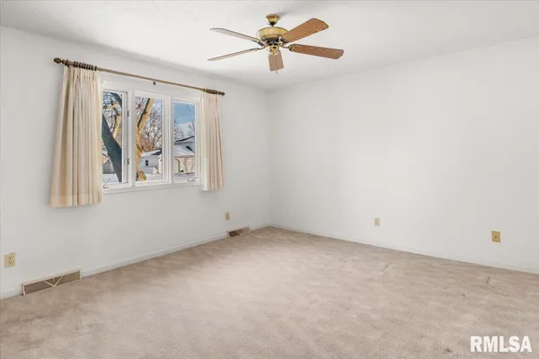 $199,900 | 114 Lippold Street, Farmersville, IL 62533