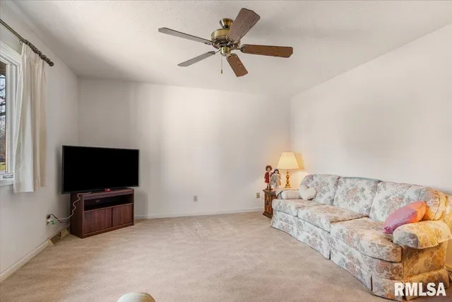 $199,900 | 114 Lippold Street, Farmersville, IL 62533