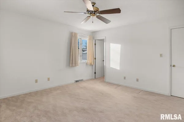 $199,900 | 114 Lippold Street, Farmersville, IL 62533