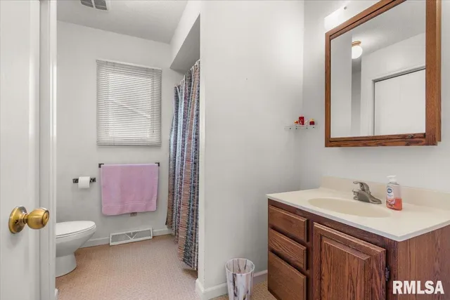 $199,900 | 114 Lippold Street, Farmersville, IL 62533