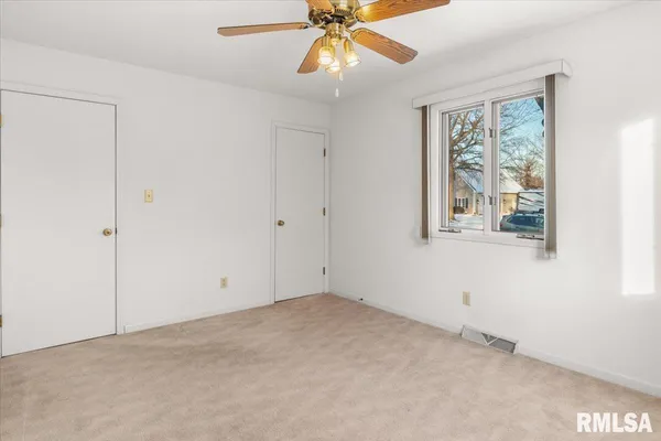 $199,900 | 114 Lippold Street, Farmersville, IL 62533