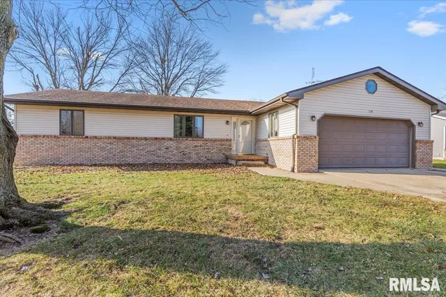 $199,900 | 114 Lippold Street, Farmersville, IL 62533