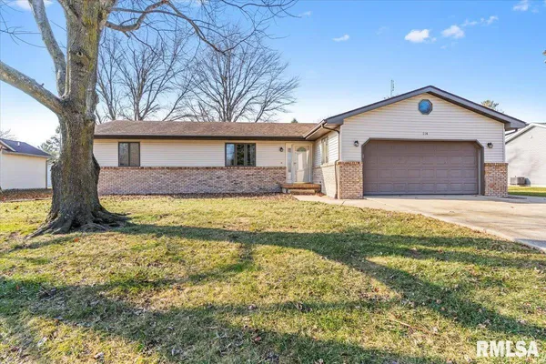 $199,900 | 114 Lippold Street, Farmersville, IL 62533