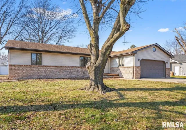 $199,900 | 114 Lippold Street, Farmersville, IL 62533