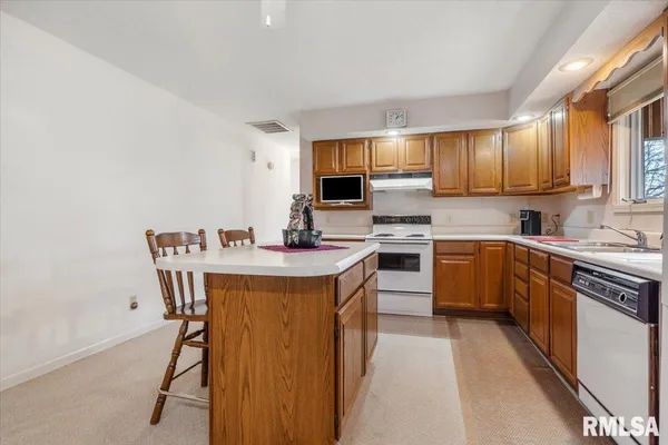 $199,900 | 114 Lippold Street, Farmersville, IL 62533