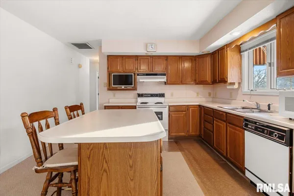 $199,900 | 114 Lippold Street, Farmersville, IL 62533