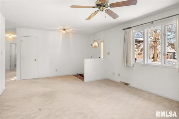 $199,900 | 114 Lippold Street, Farmersville, IL 62533