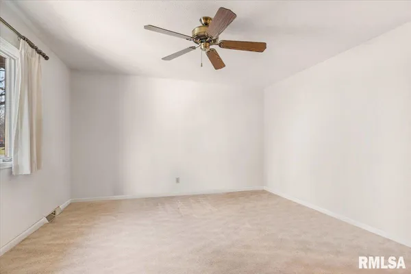 $199,900 | 114 Lippold Street, Farmersville, IL 62533