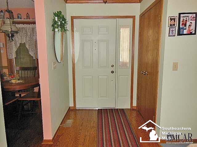1335 Smith Road Temperance, MI 48182 - Photo 8 of 27 21304349-8.JPG